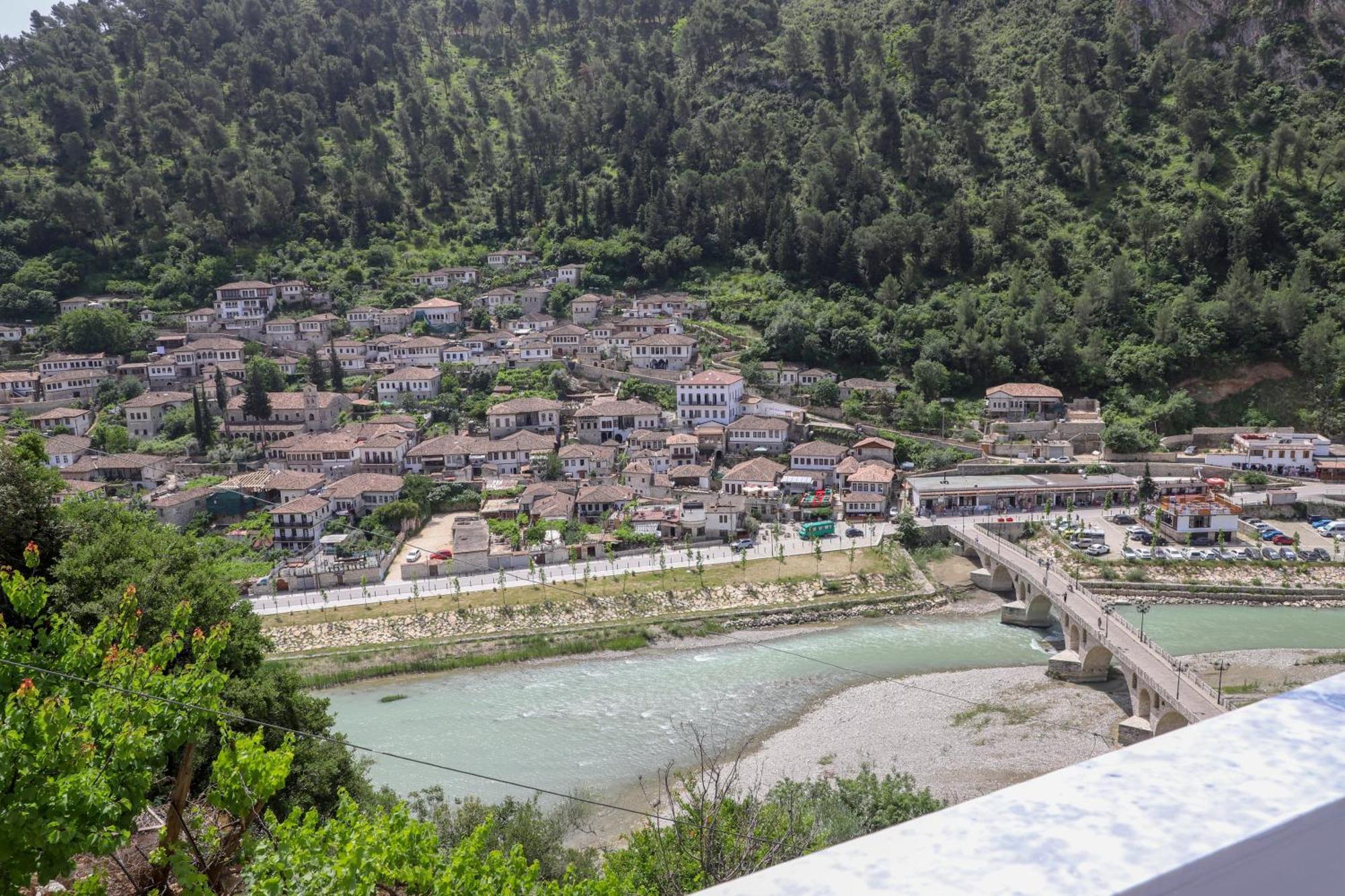 Vila Luen Berat Ngoại thất bức ảnh