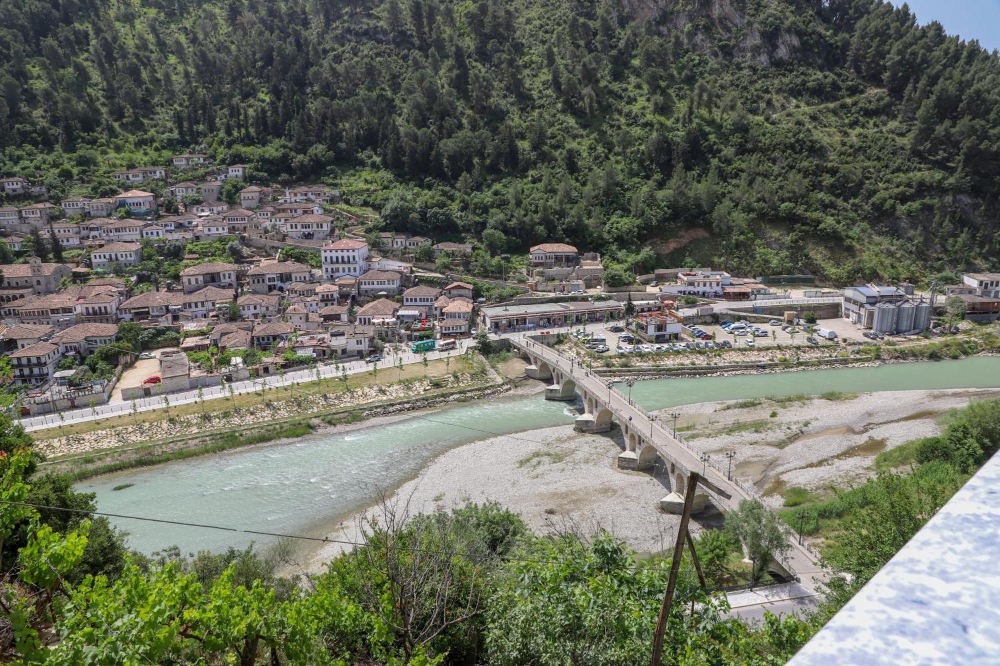 Vila Luen Berat Ngoại thất bức ảnh